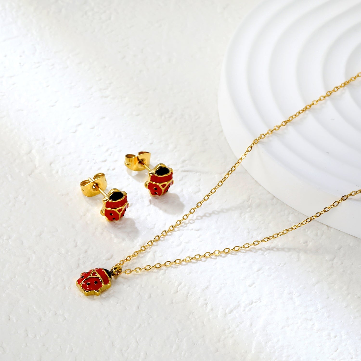 Seven star ladybug set Steel color/golden earrings: 7.3*8.2mm Pendant: 7.3*8.8mm0.3 Cross chain 40+5cm+6mm round plate asonjewelry