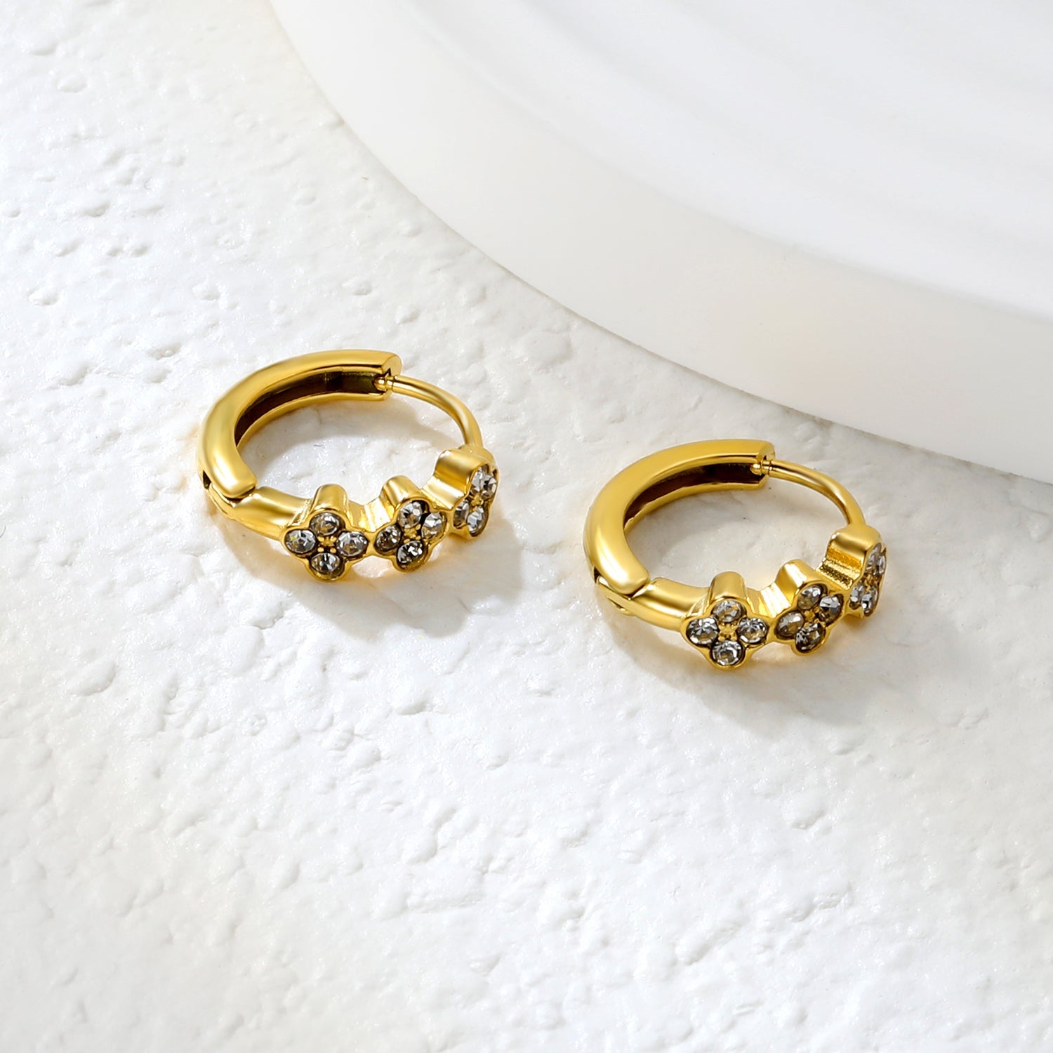 4.4 x 10.3mm three flower-shaped imitation white Czech diamonds, ear hooks 2.2 x inner diameter 10mm, earrings in gold asonjewelry