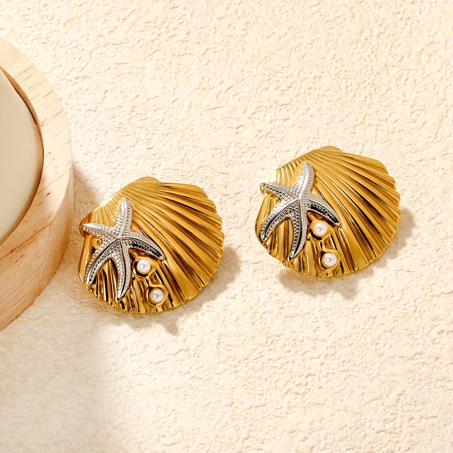34.1mm*28.2mm Pearl Sea Star Shell Stud Earrings, Two-Tone Gold asonjewelry