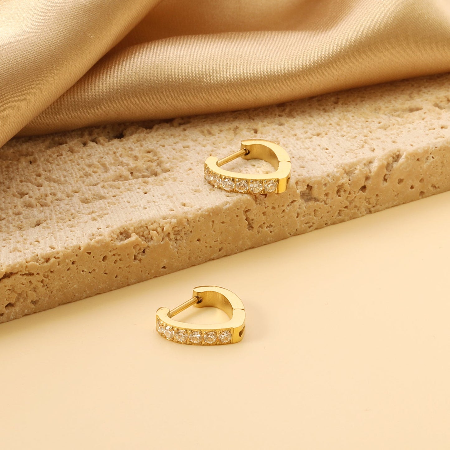 Heart Shaped Circle with White & Pink Diamonds Ear Clips 2.8*14.*12.8mm asonjewelry