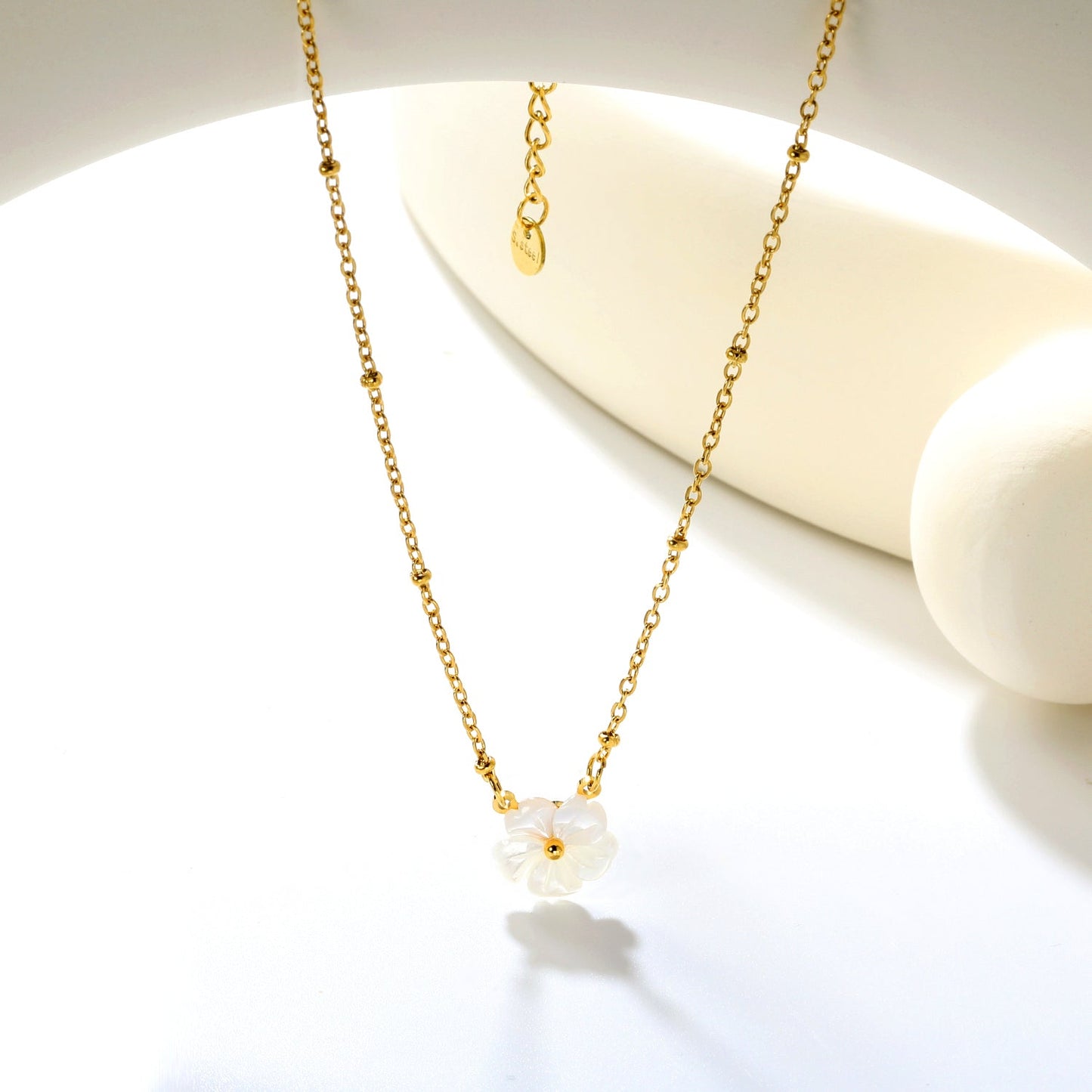 12.5mm white shell peach blossom flower clasp bead chain 40+5cm+6mm round pendant necklace, gold asonjewelry