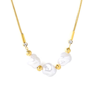 3 imitation pearls + 4 steel beads + round snake chain with round pendant Necklace in steel/gold