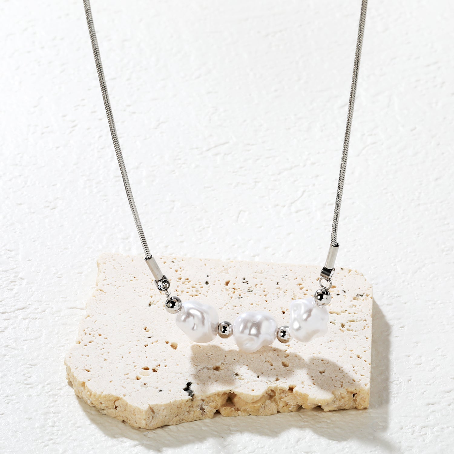 3 imitation pearls + 4 steel beads + round snake chain with round pendant Necklace in steel/gold asonjewelry