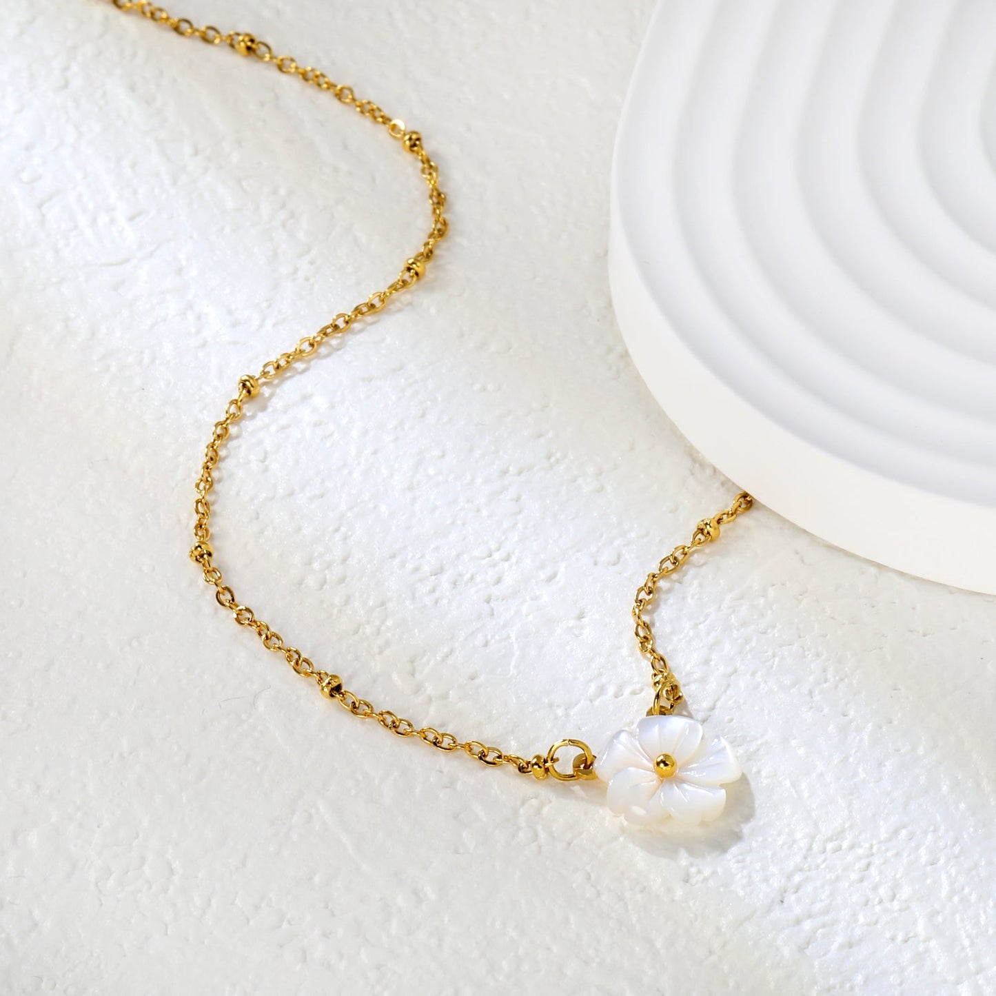 12.5mm white shell peach blossom flower clasp bead chain 40+5cm+6mm round pendant necklace, gold asonjewelry