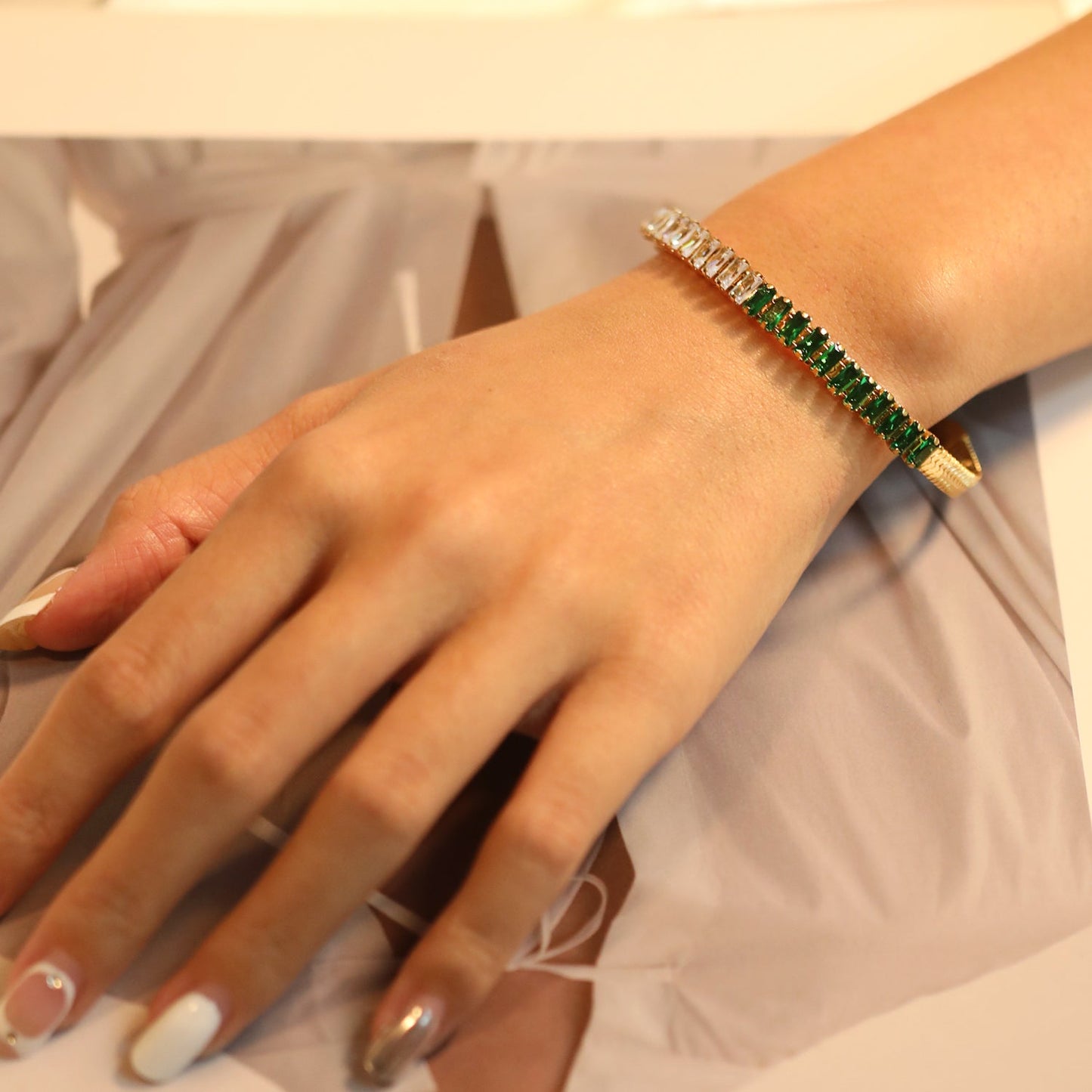 Rectangular White + Green Diamonds Bracelet 18+3cm asonjewelry