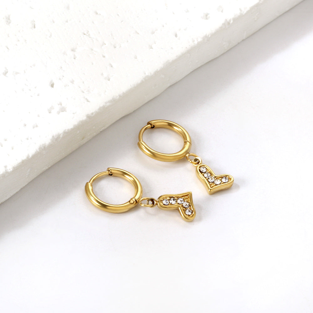 1.6x10mm circle white diamond stud earrings with crooked heart asonjewelry