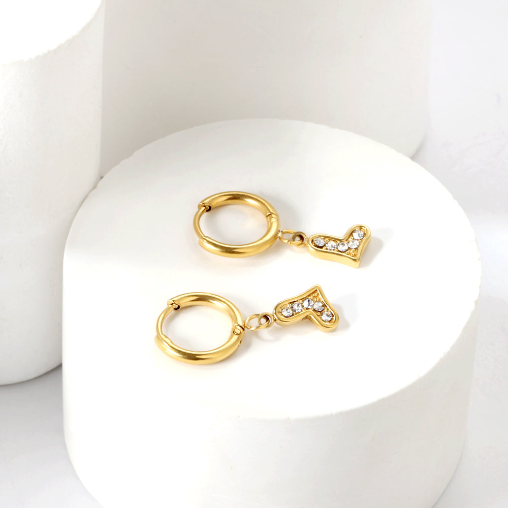 1.6x10mm circle white diamond stud earrings with crooked heart asonjewelry