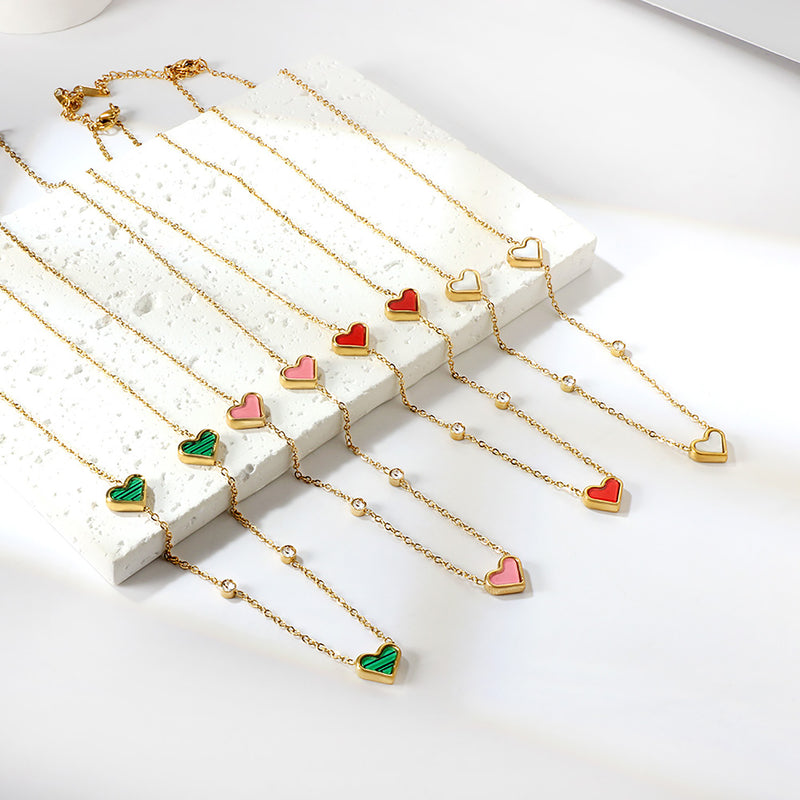 8*10mm 3 heart-shaped white/red/pink/green/black shells + 3.5mm 2 white diamond pendants 0.3 cross chain 41+5cm + 10*3mm square tag Necklace Gold