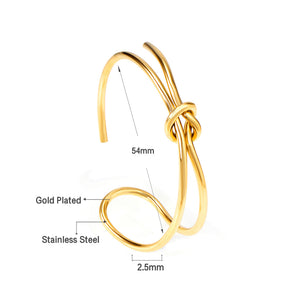 Hard bangle with minimalist clasp shape in gold color