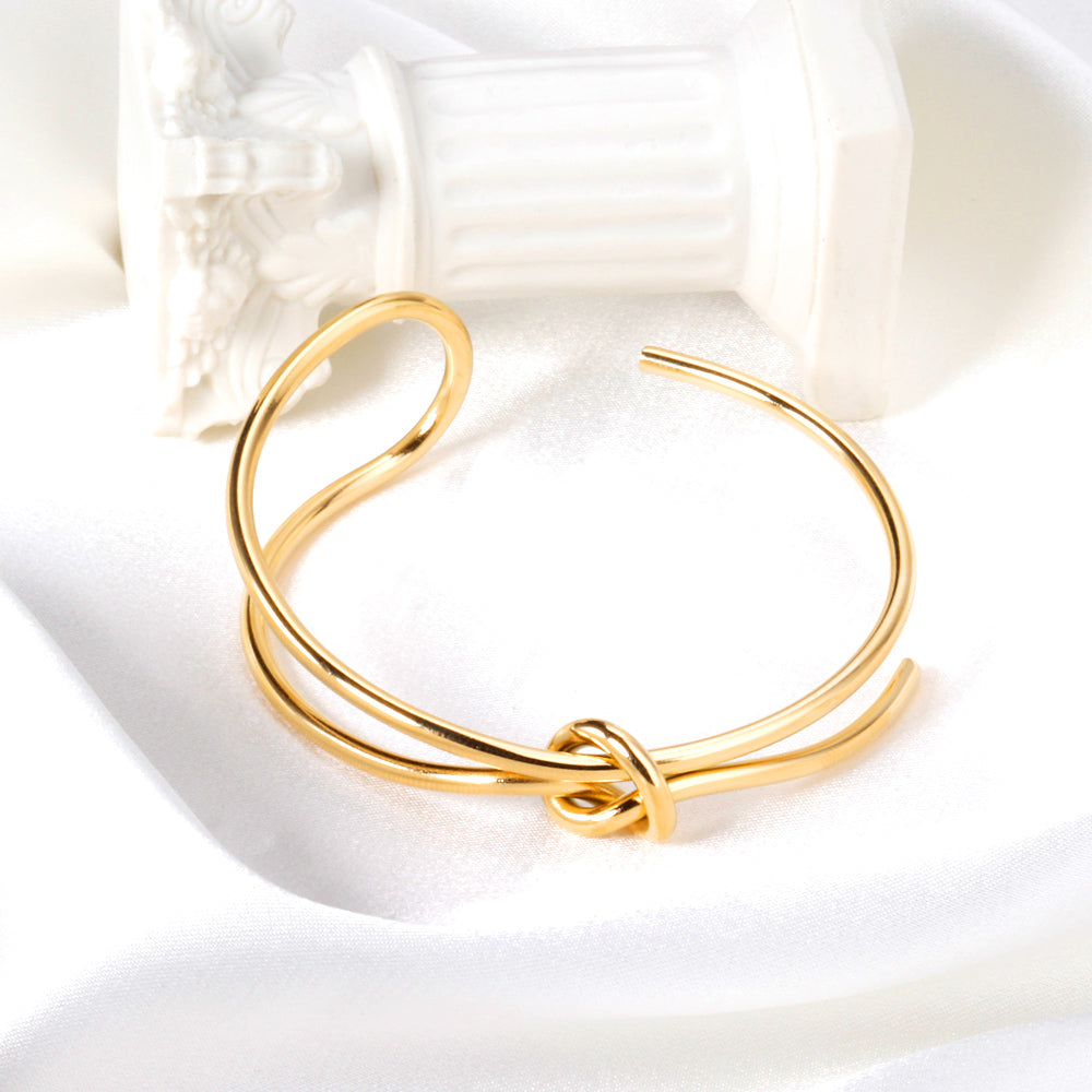 Hard bangle with minimalist clasp shape in gold color asonjewelry