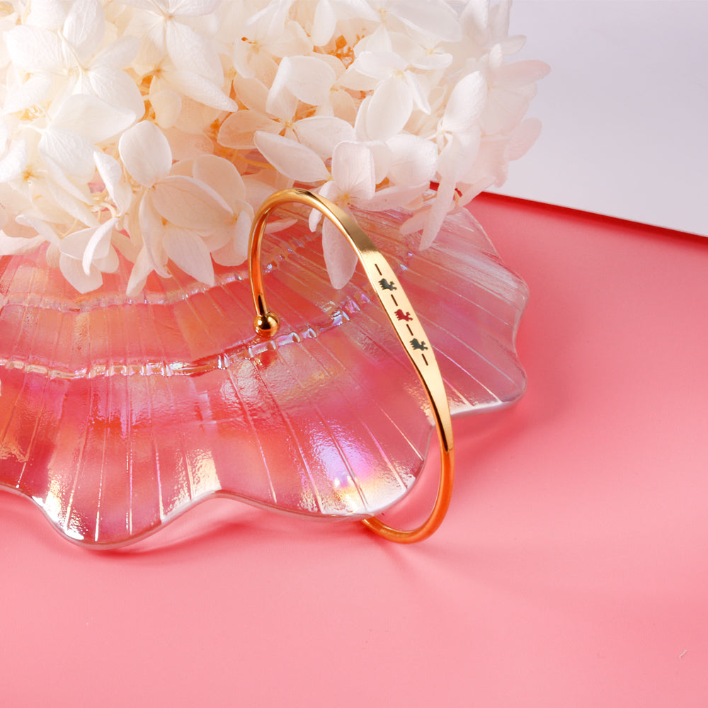 Hard bracelet with oil-drip pattern on gold-colored surface asonjewelry