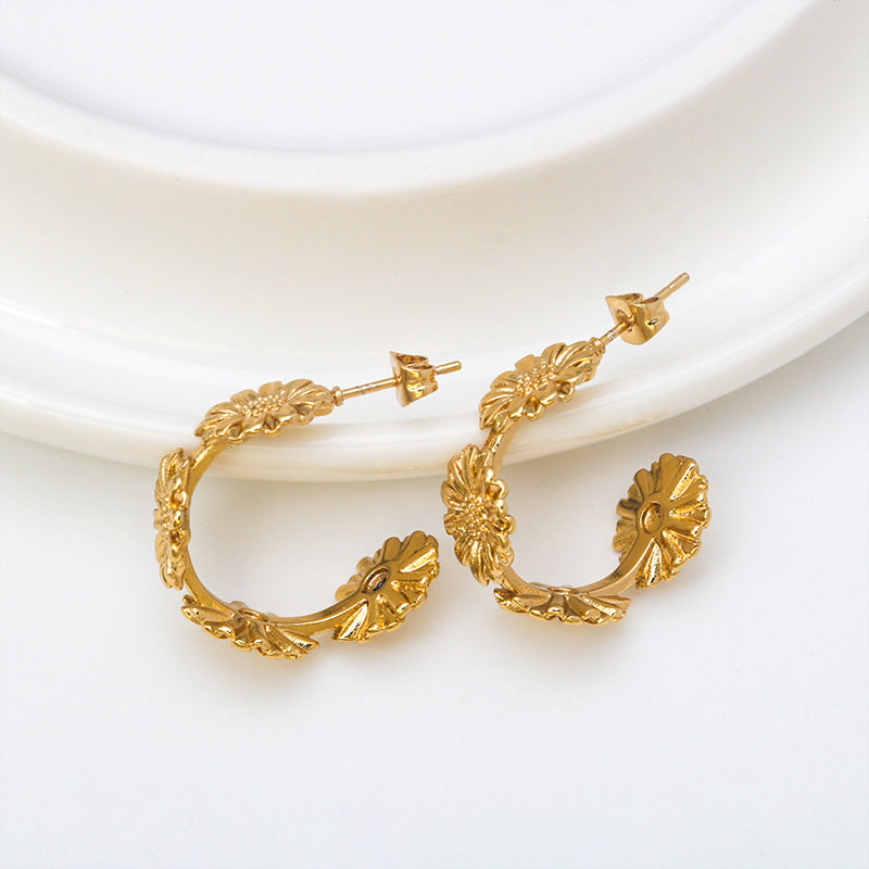 Stainless steel fresh simple personality retro C-shaped small daisy flowers female 18K gold earrings asonjewelry
