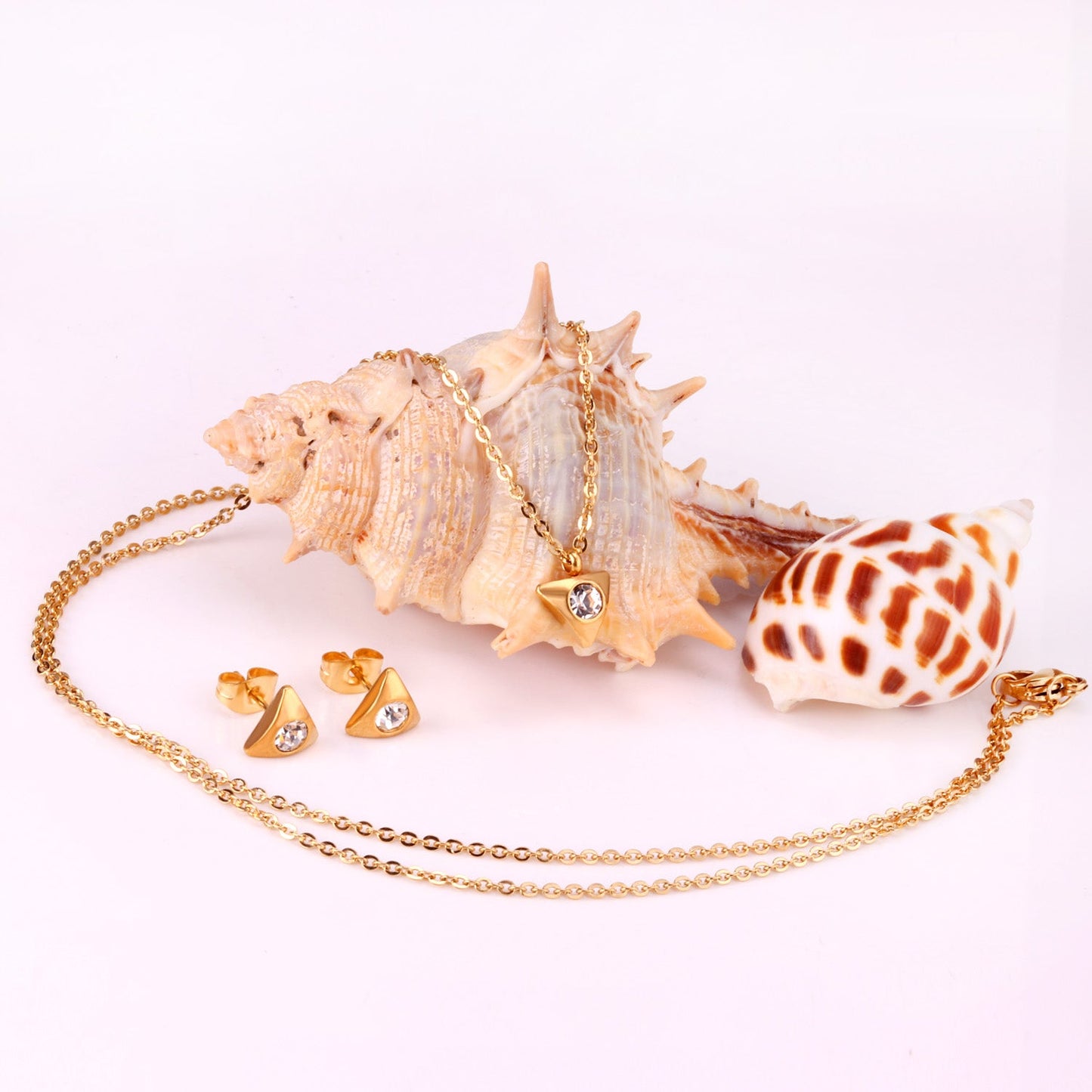 Gold/steel triangle jewelry set with diamond in the center asonjewelry