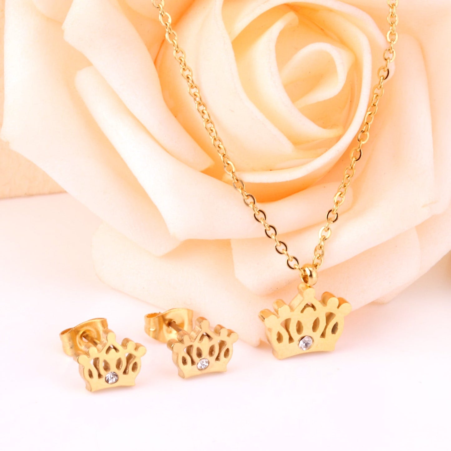 Gold/steel cut crown shape jewelry set with diamonds asonjewelry