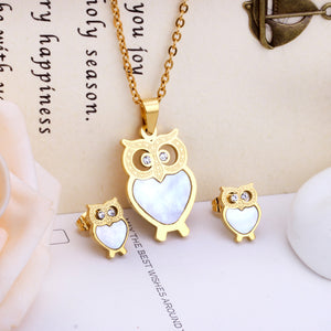 Gold/steel owl with diamonds on surface + shells glued on body jewelry set