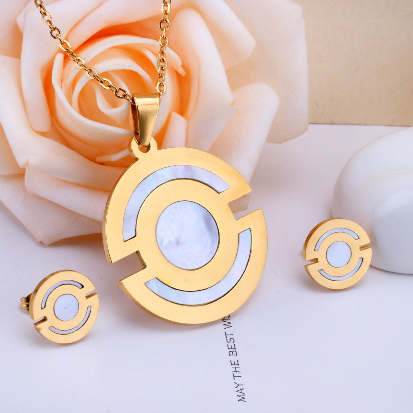 Gold Round Pendant with Two Xichang Scalloped Sticky Shells Jewelry Set asonjewelry