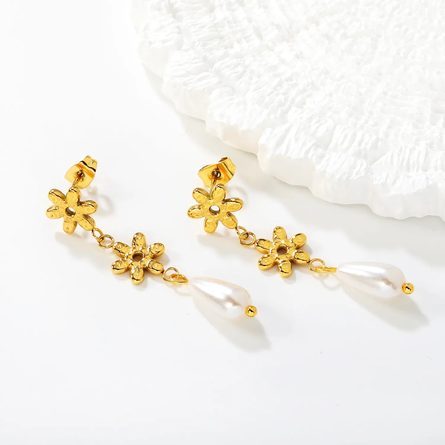 Gold Flower & Teardrop Faux Pearl Stud Earrings 10mm Floral Design 6*12mm Faux Pearl Minimalist Modern Alloy Gold Plated Earrings for Women Everyday Casual Wear asonjewelry