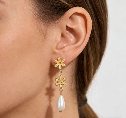 Gold Flower & Teardrop Faux Pearl Stud Earrings 10mm Floral Design 6*12mm Faux Pearl Minimalist Modern Alloy Gold Plated Earrings for Women Everyday Casual Wear asonjewelry