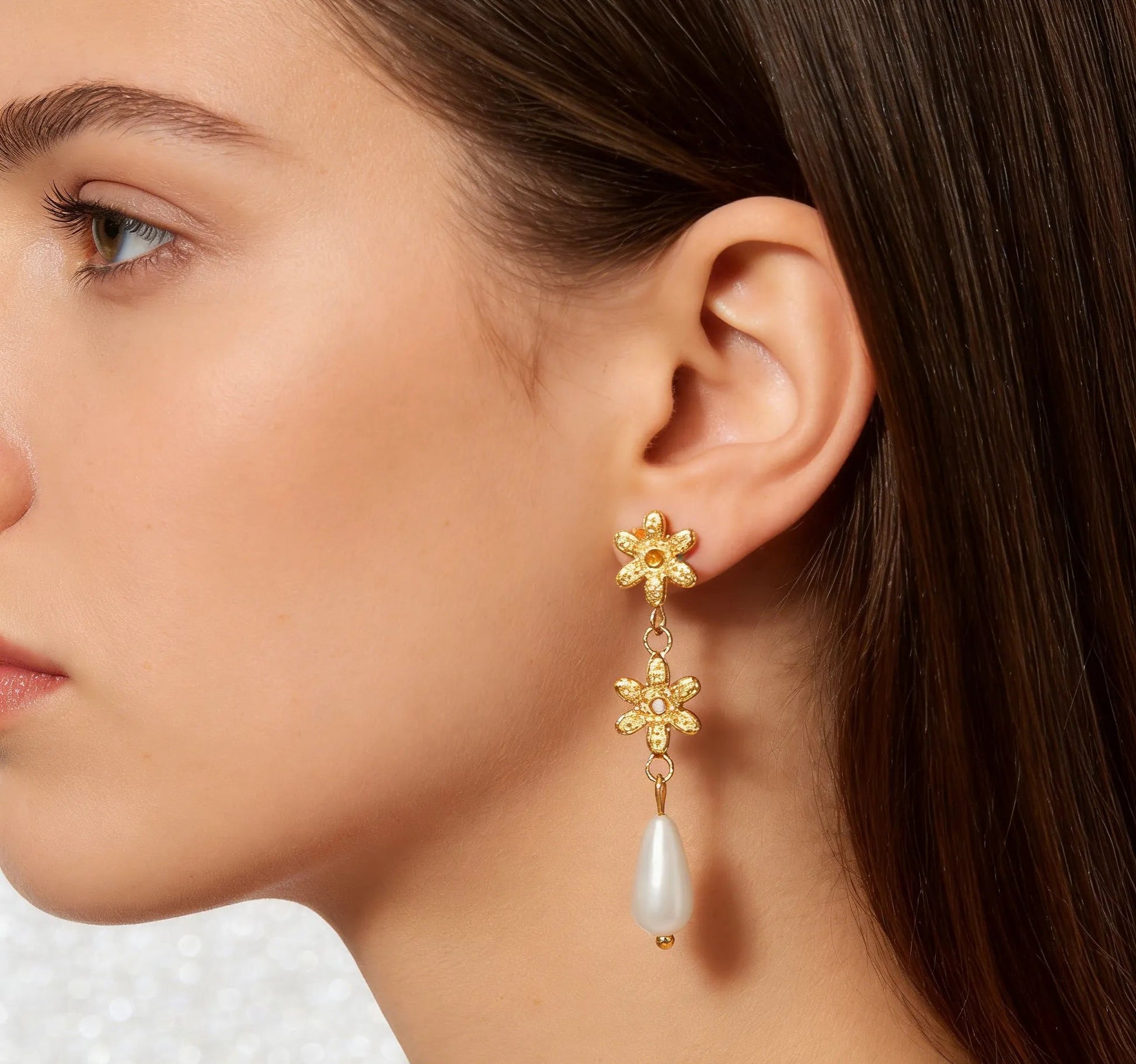 Gold Flower & Teardrop Faux Pearl Stud Earrings 10mm Floral Design 6*12mm Faux Pearl Minimalist Modern Alloy Gold Plated Earrings for Women Everyday Casual Wear asonjewelry