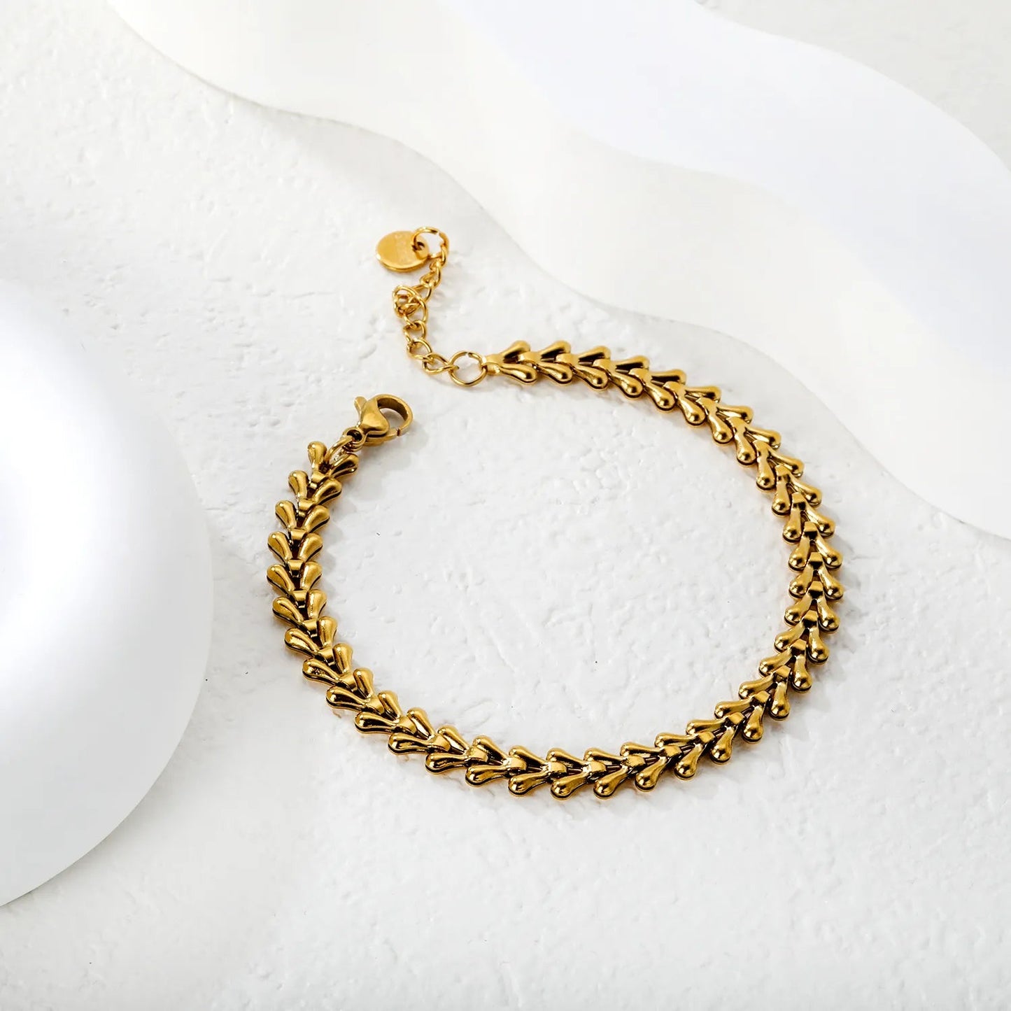 Width: 5.8mm, Thickness: 2.1mm, Heart-shaped twisted chain, 17+3cm+6mm round tail, Brand: Label, Hand chain, Steel color/Golden asonjewelry