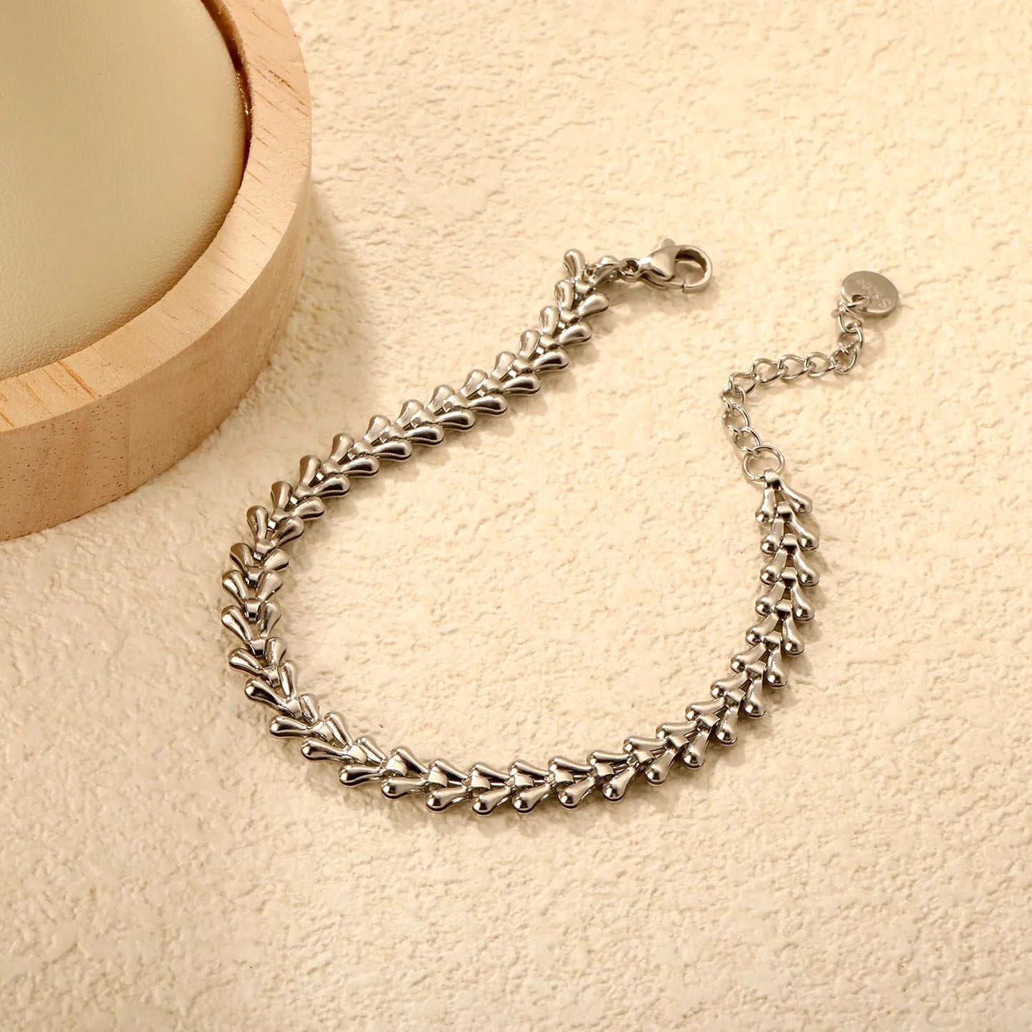 Width: 5.8mm, Thickness: 2.1mm, Heart-shaped twisted chain, 17+3cm+6mm round tail, Brand: Label, Hand chain, Steel color/Golden asonjewelry