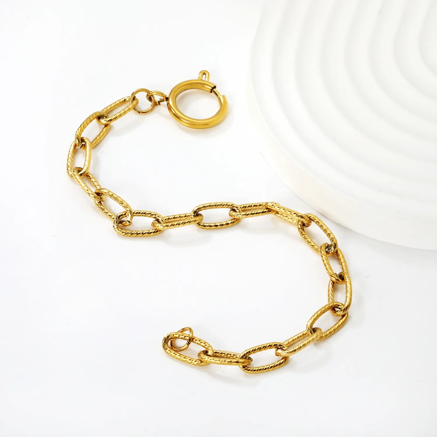 Width: 6mm, Thickness: 1.4mm, Threaded chain: 2.2*14mm in outer diameter, Chain length: 19cm, Includes circular spring clasp. Hand chain. Golden color. asonjewelry