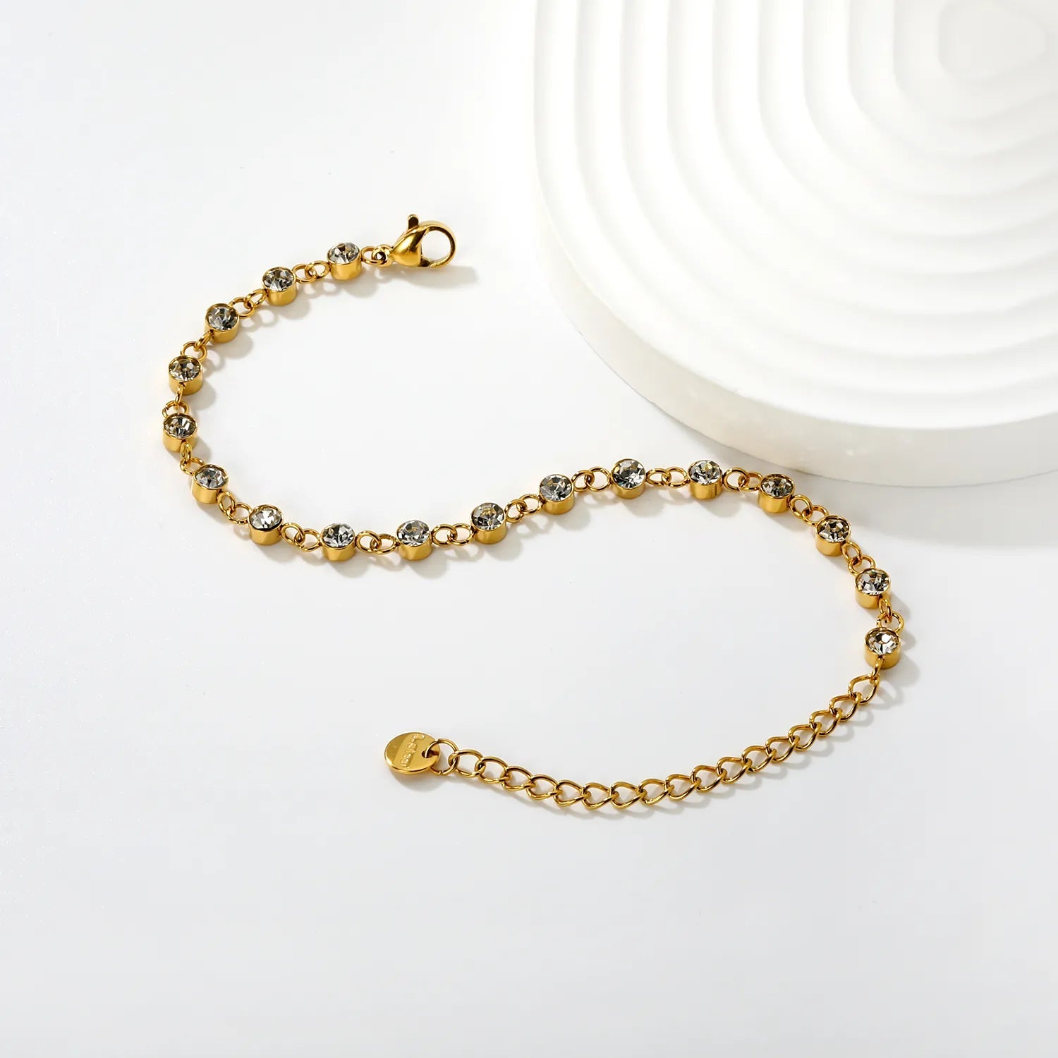 17 pieces of 4mm round-shaped jewelry with a 16+5CM + 6mm round tail design. Hand chain. Golden color asonjewelry