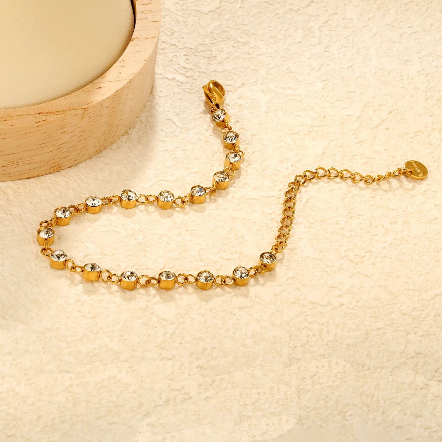 17 pieces of 4mm round-shaped jewelry with a 16+5CM + 6mm round tail design. Hand chain. Golden color asonjewelry