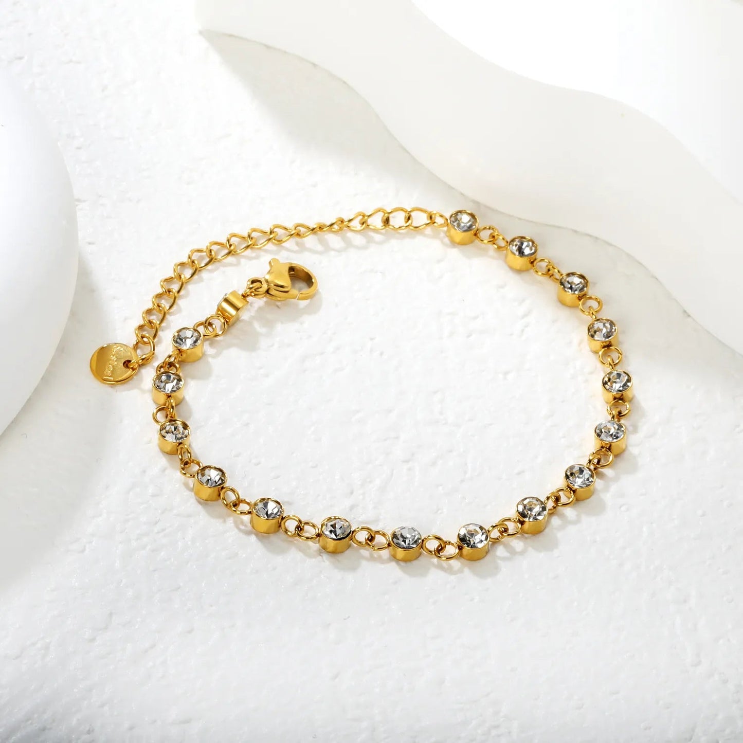 17 pieces of 4mm round-shaped jewelry with a 16+5CM + 6mm round tail design. Hand chain. Golden color asonjewelry