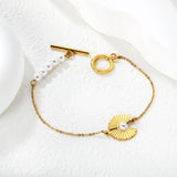 Chain length: 17cm. 2mm cross chain. Five 5mm pearls are attached 16.5*16mm gold pendant. 5mm pearls are attached to it asonjewelry