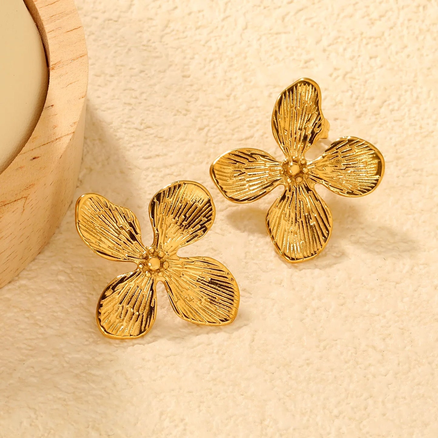 28*30mm Gold Four-Petal Flower Stud Earrings Delicate Floral Shape Metal Earrings Women Trendy Daily Party Wedding Fashion Ear Accessories asonjewelry