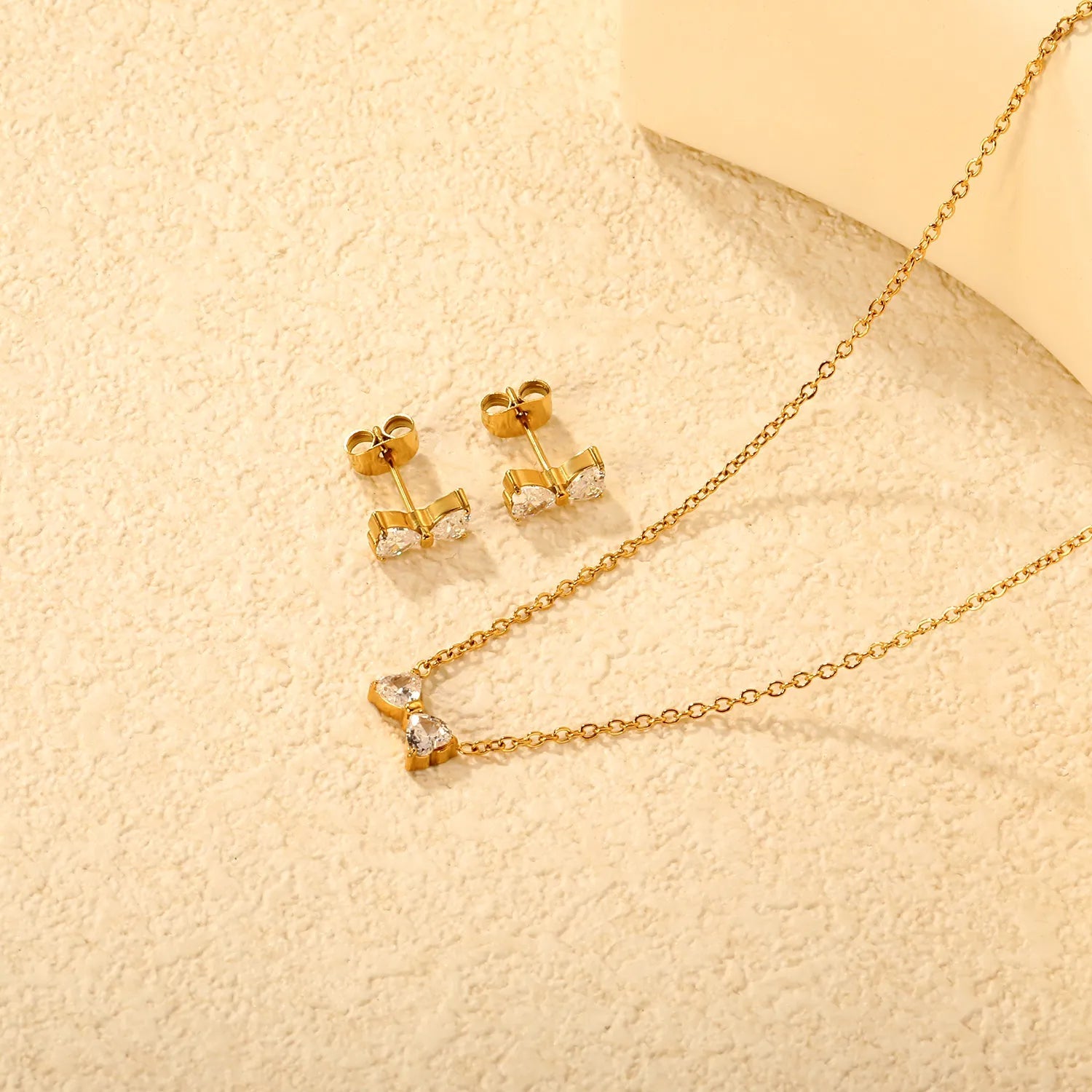 Brogan white diamond/pink diamond stud earrings: 9.3*5mm. Necklace: 9.3*5mm. 0.35 cross chain. 40 + 5cm + 6mm round tail tag. asonjewelry