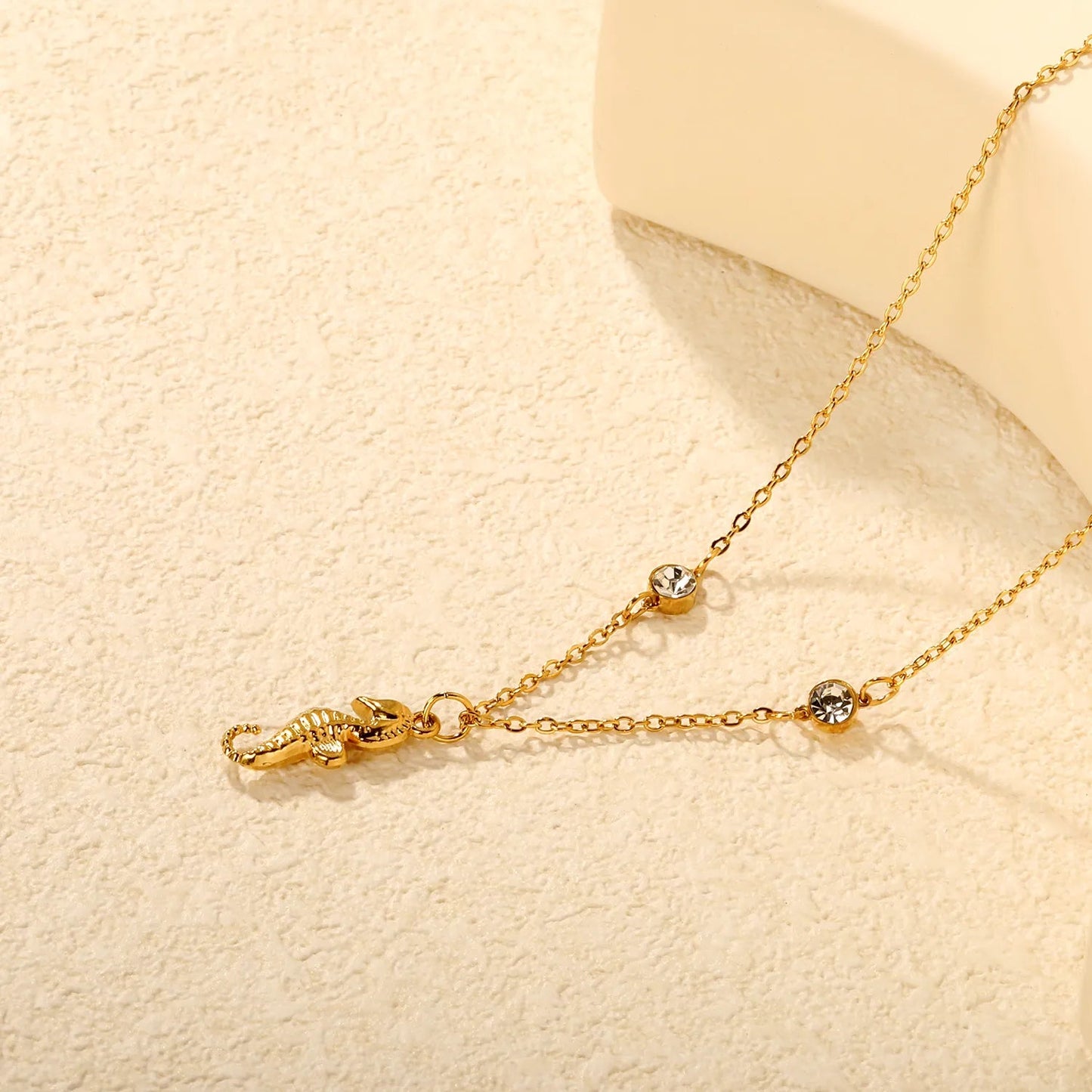 7.6*18mm sea horse pendant with double round diamonds, 0.4 cross chain, 45+5cm+6mm round tail tag, necklace, gold asonjewelry