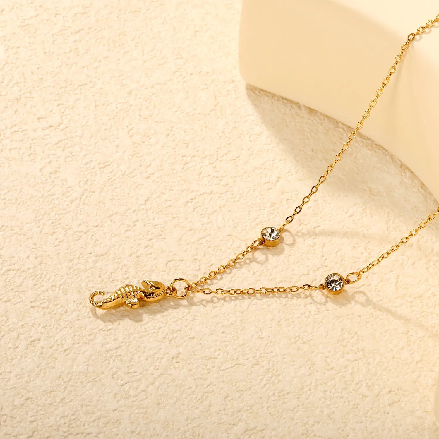 7.6*18mm sea horse pendant with double round diamonds, 0.4 cross chain, 45+5cm+6mm round tail tag, necklace, gold asonjewelry