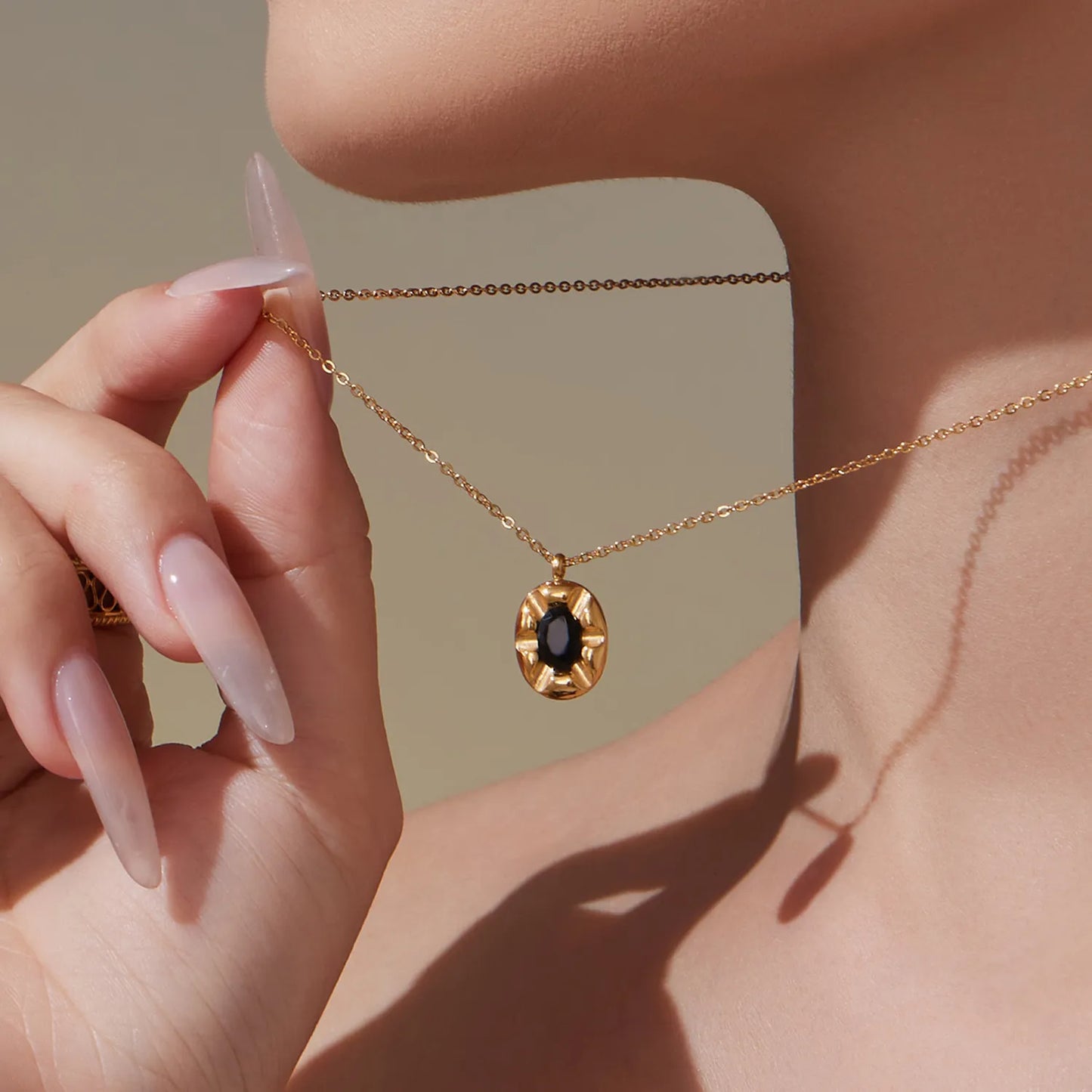 Elliptical Black Zircon Necklace Gold 05 Cross Chain 40+5+4.5*8.6mm Elliptical Tag Pendant 10.3*18.2mm Stone 4.9*7mm