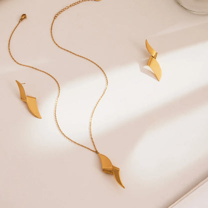 15*47mm Twisted Knot Pendant Necklace 05 Cross Chain 40+5cm + 4.5*8.6cm Oval Tag Gold/Two-Tone Gold