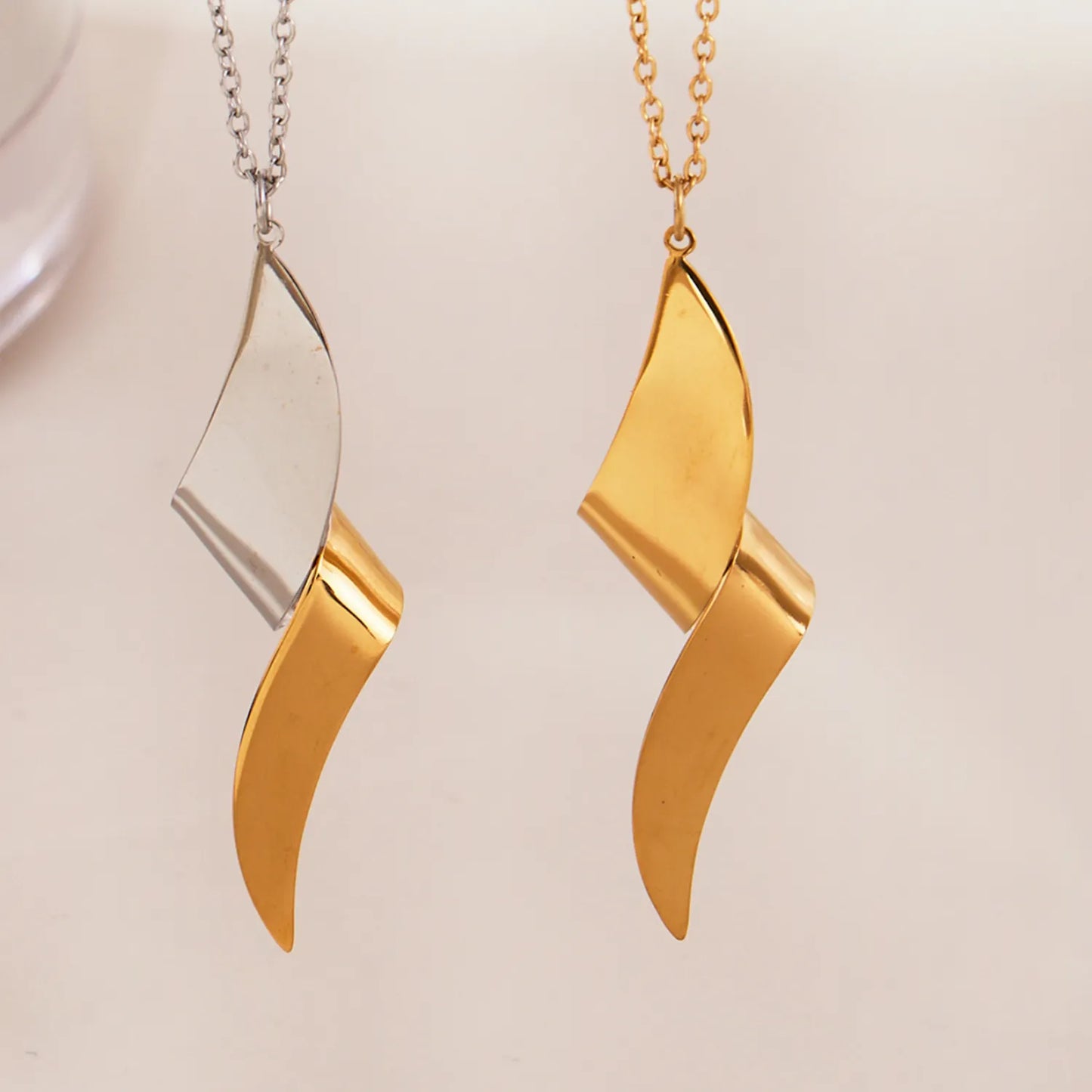 15*47mm Twisted Knot Pendant Necklace 05 Cross Chain 40+5cm + 4.5*8.6cm Oval Tag Gold/Two-Tone Gold