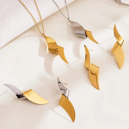 15*47mm Twisted Knot Pendant Necklace 05 Cross Chain 40+5cm + 4.5*8.6cm Oval Tag Gold/Two-Tone Gold