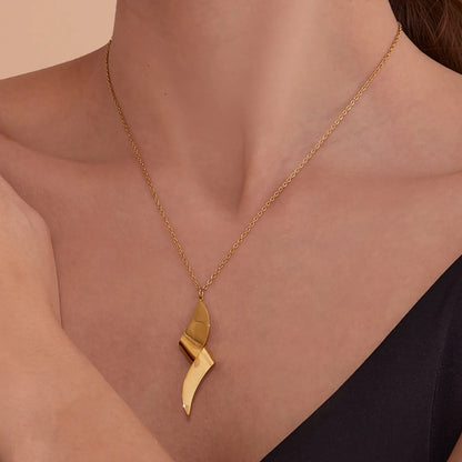 15*47mm Twisted Knot Pendant Necklace 05 Cross Chain 40+5cm + 4.5*8.6cm Oval Tag Gold/Two-Tone Gold