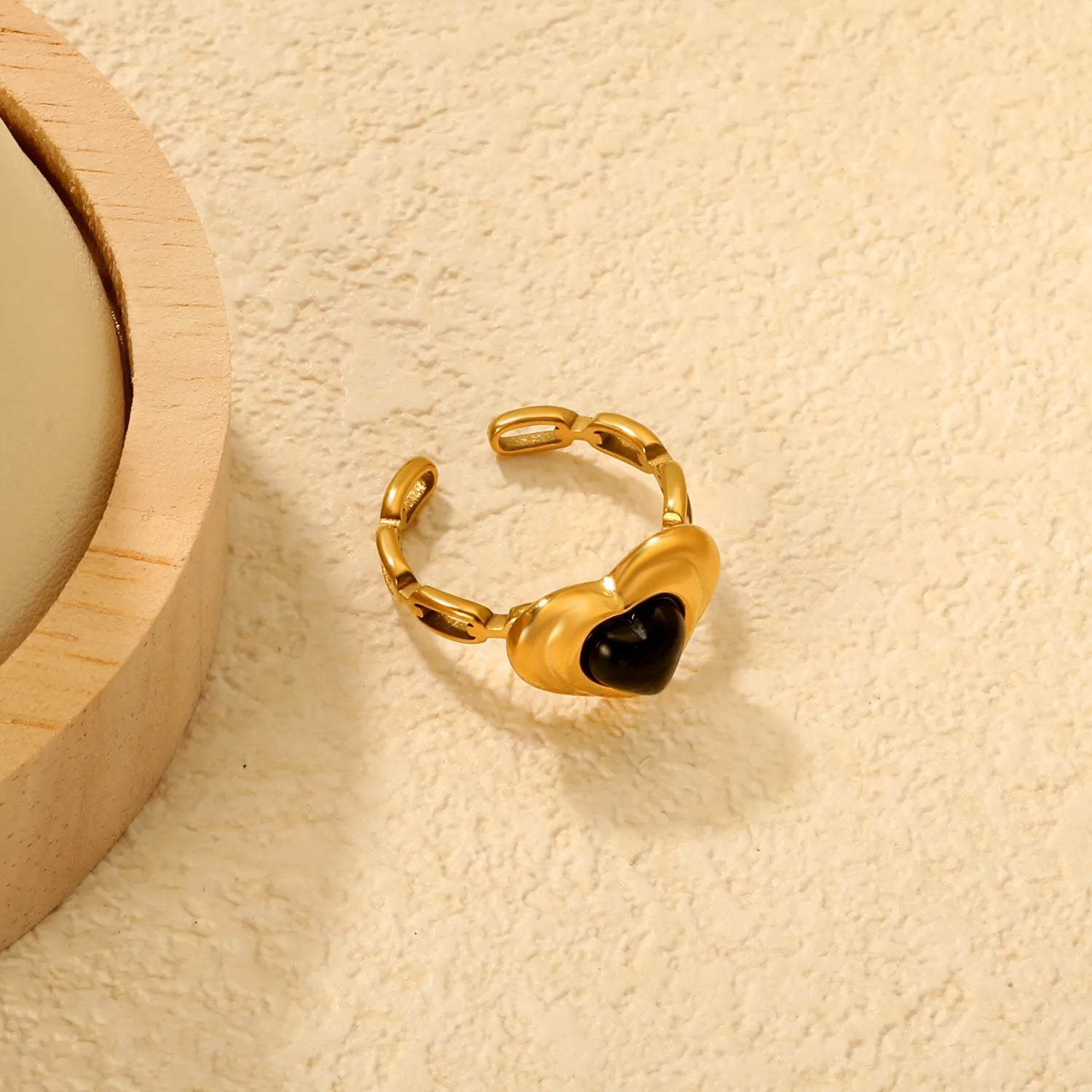 11.5 mm high heart-shaped black agate stud ring in gold, size 7# asonjewelry