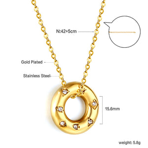Circle pendant with zirconia